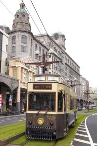 観光レトロ電車「かごでん」